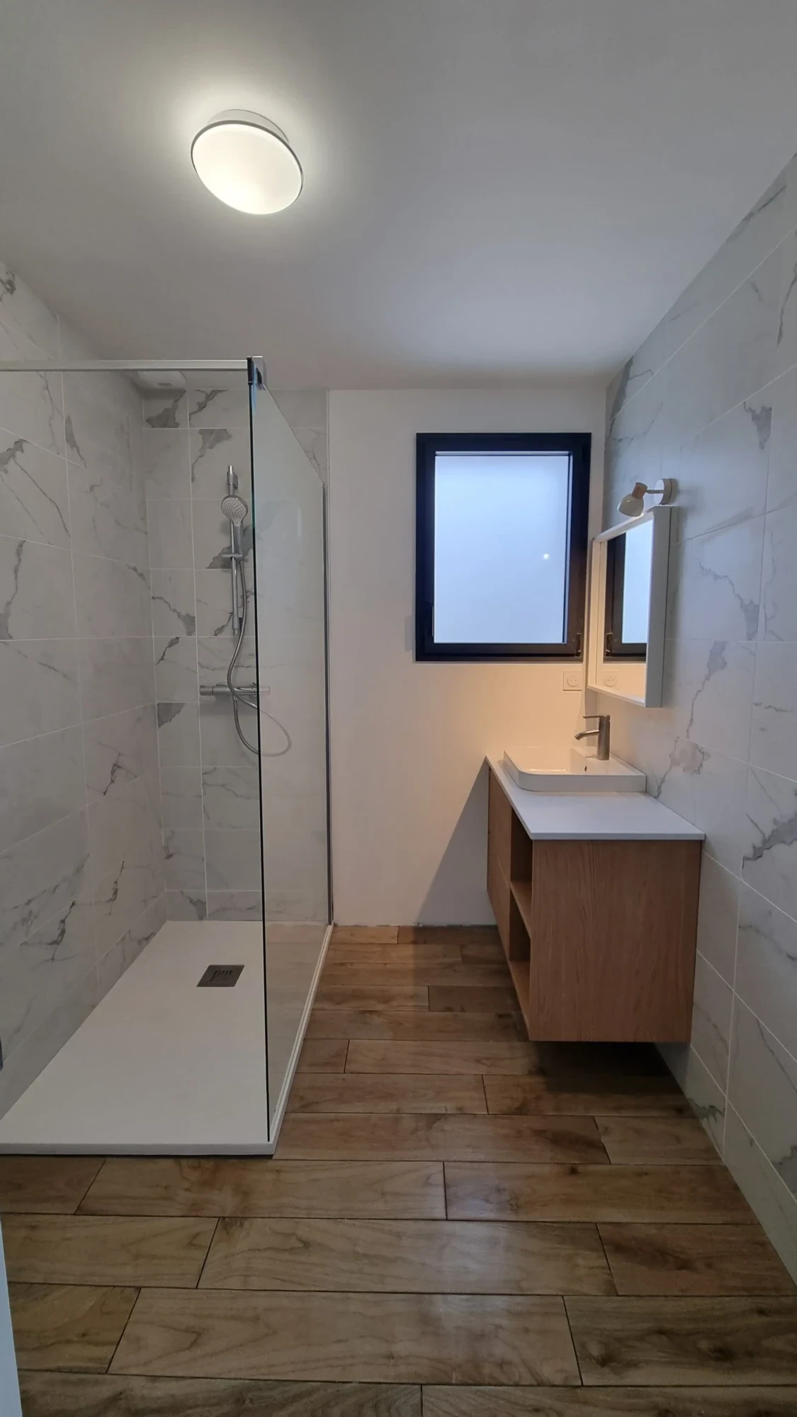 Création salle de bain Pontivy sur mesure avec plomberie, chauffage et finitions soignées